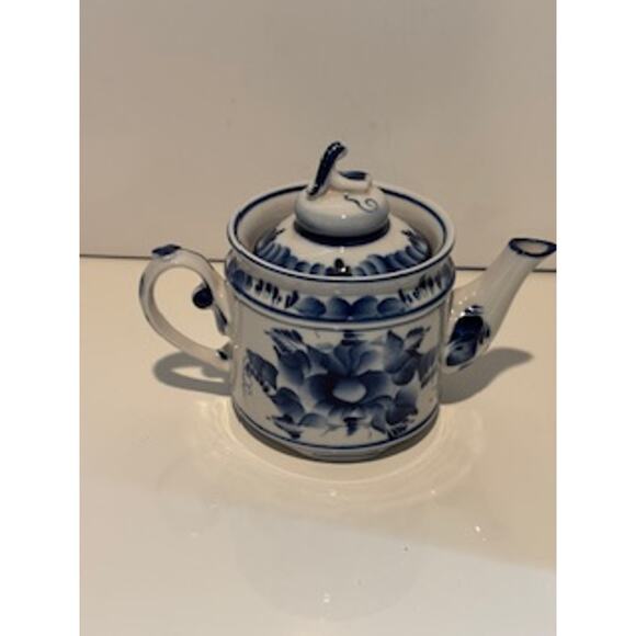 Vintage Gzhel Porcelain Tea Pot Chinoiserie Style Blue White Hand Made Russia - Picture 5 of 12